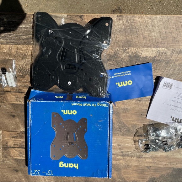 Hang Onn Black TV Wall Mount - Picture 2 of 3